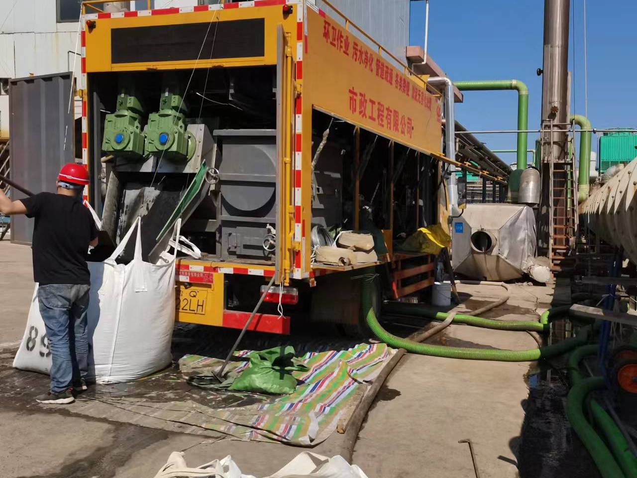 源汇淤泥压干处理